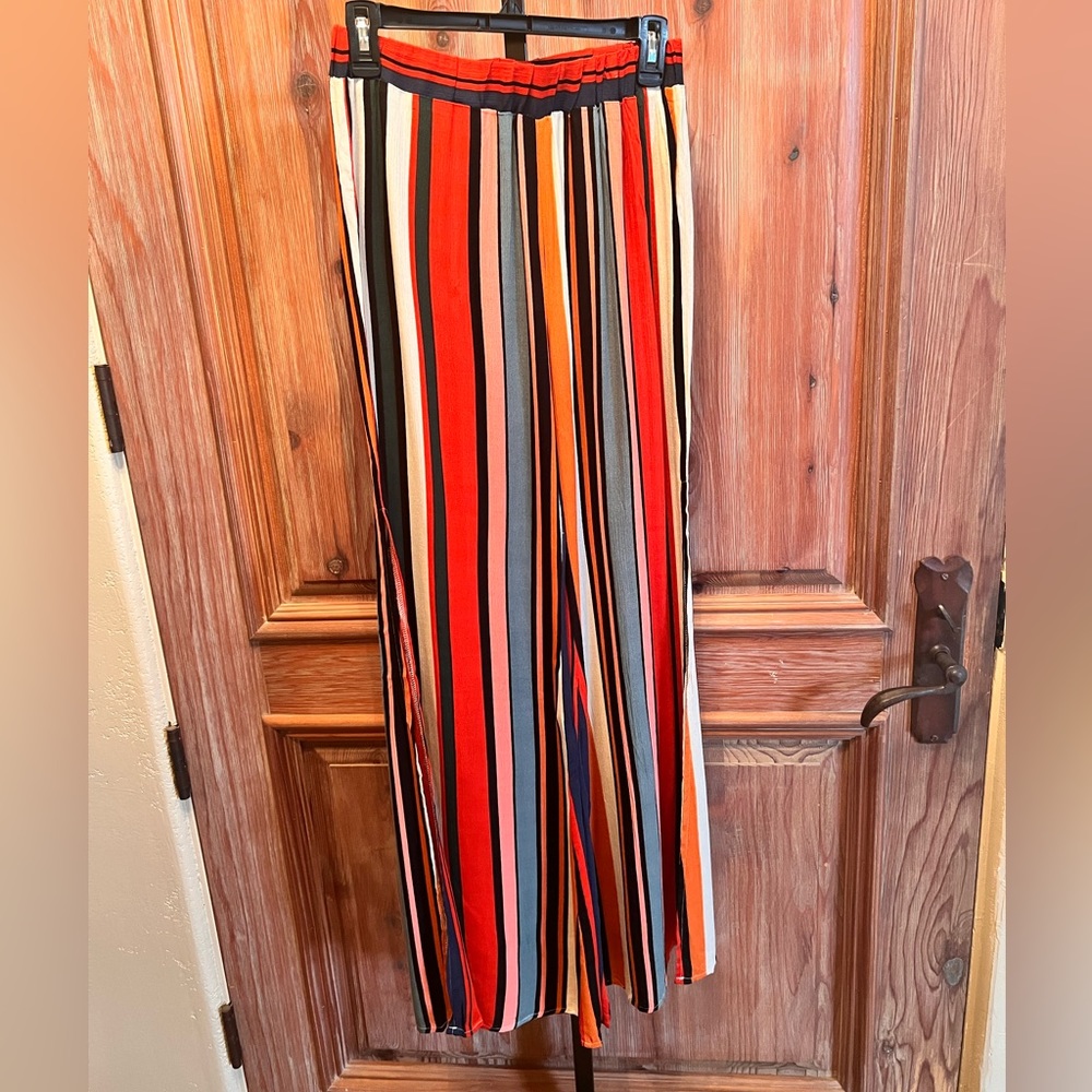 New OLIVACEOUS SIDE SLIT PANTS